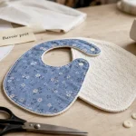 Tuto bavoir bébé : bavoir ouvert et finitions propres, marge 1 cm, ouverture 8 cm